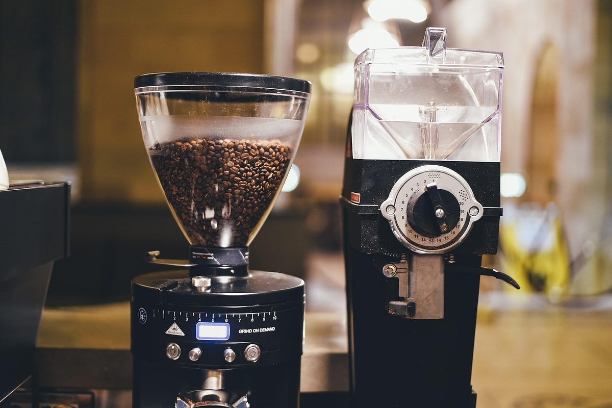 お店で使う電動のコーヒーグラインダー